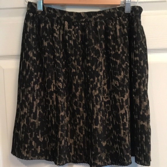 H&M brand size S elastic waist lined pleated skirt. NWT - Picture 1 of 7